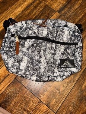 Gregory utility shoulder S: treeline camo